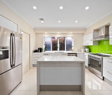 Exquisite 5 Bedroom Home in Greenfield Park - Photo 3