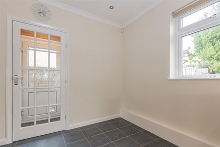 2 bedroom Semi-Detached House to let - Photo 2