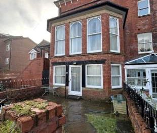 2 bedroom property to rent in Southport - Photo 3