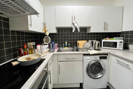 3 bedroom flat to rent - Photo 5