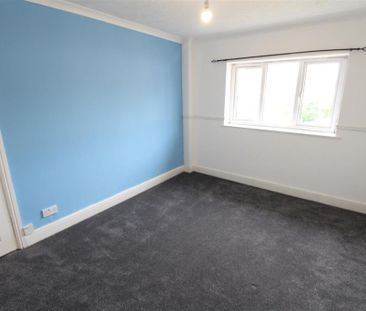 3 bedroom end of terrace house to rent - Photo 4