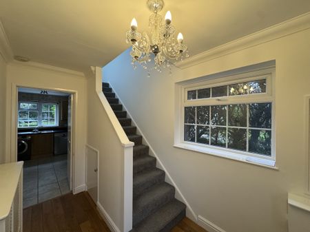 Punch Copse Road, Crawley - Photo 4