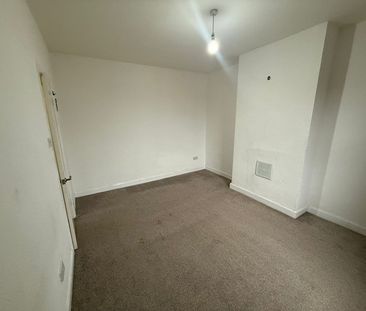 2 Bed Terraced House, West View, LS11 - Photo 3