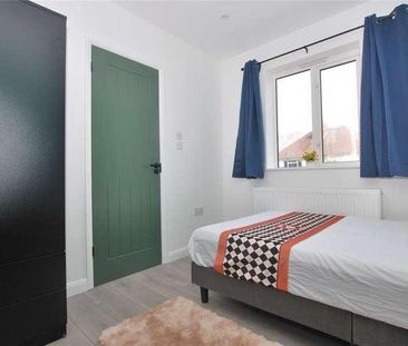 Woodside Road, Guildford, Surrey, GU2 - Photo 3