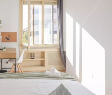Room in a shared 18-bedroom apartment for rent in Argüelles, perfect for professionals and students - Foto 3