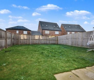 3 bedroom semi-detached house to rent - Photo 5