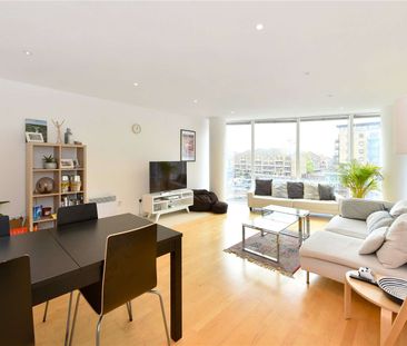 A light, bright and spacious three bedroom apartment situated on th... - Photo 5