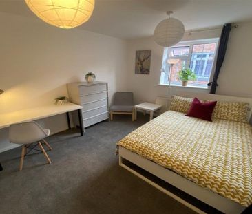 6 bedroom apartment to rent - Photo 1