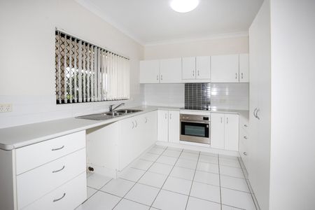 COMFORTABLE 4 BEDROOM FAMILY HOME IN DEERAGUN! - Photo 2