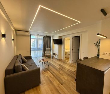 Alquiler de piso en Calle Piscis - Photo 1