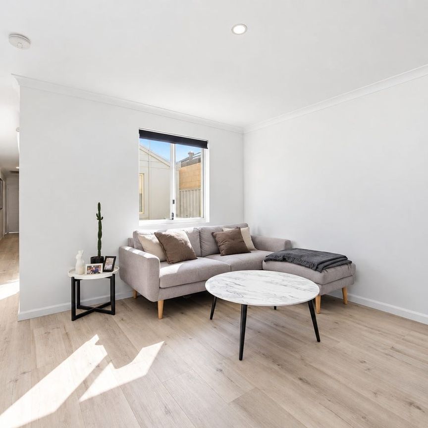 COASTAL LIVING AT ITS BEST – FULLY FURNISHED & READY TO ENJOY - Photo 1