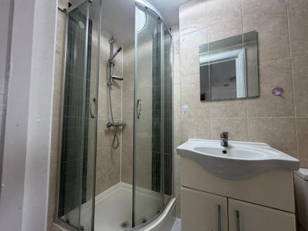 3 bedroom flat to rent - Photo 5