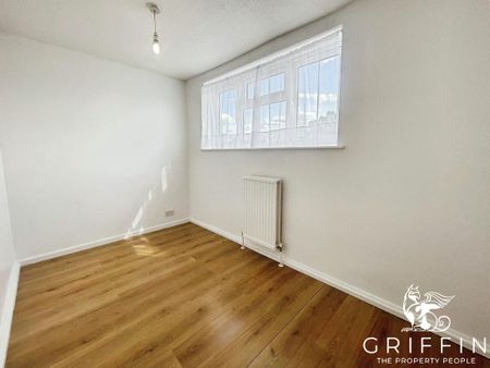 Hobart Road, Tilbury, RM18 - Photo 5