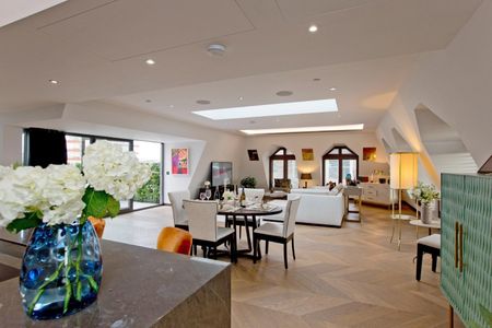 Golden Square, W1F, London - Photo 2