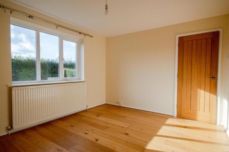 3 bedroom semi-detached house to rent - Photo 5