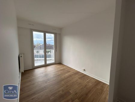 Location Appartement 3 pièces 70m² STE GENEVIEVE DES BOIS 91700 - Photo 2