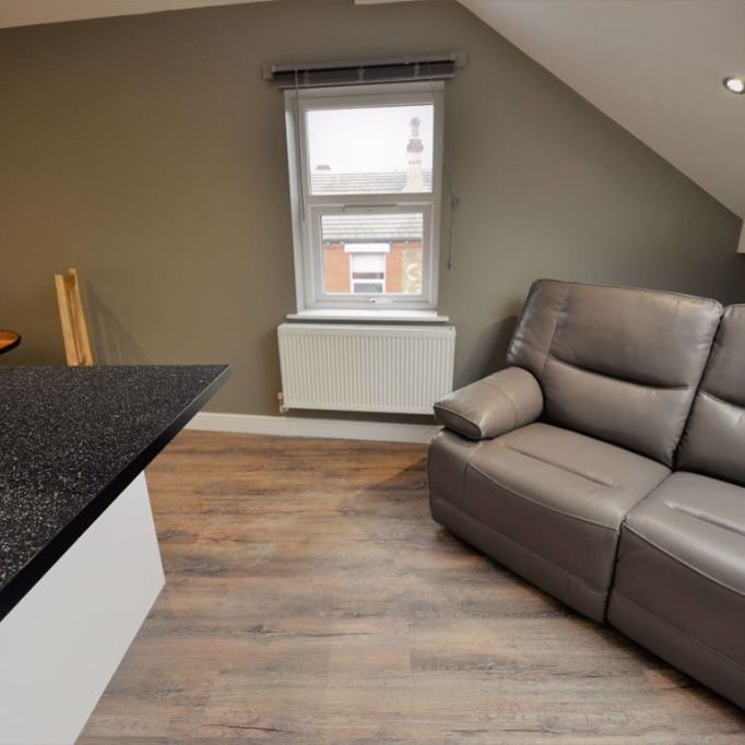 2 bedroom Flat in Woodsley Road, Leeds - Photo 1