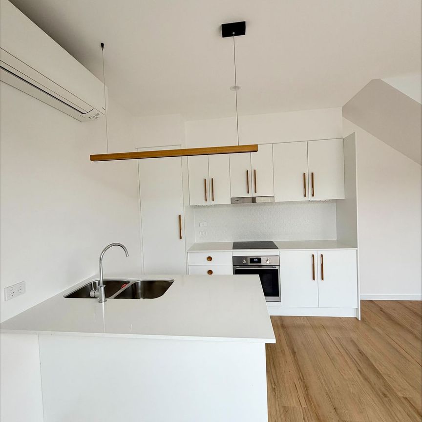 Near-New, Modern Townhouse in Prime Location - Photo 1