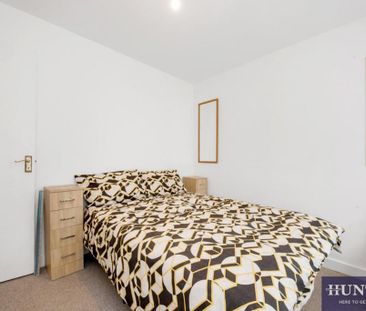 3 bedroom mews to rent - Photo 5