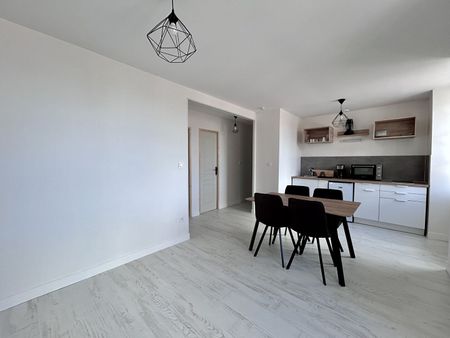 Location Appartement 2 pièces 36m² DOL DE BRETAGNE 35120 - Photo 2