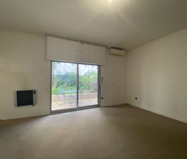 Location Appartement 2 pièces 52m² MARSEILLE 8ème - Photo 2