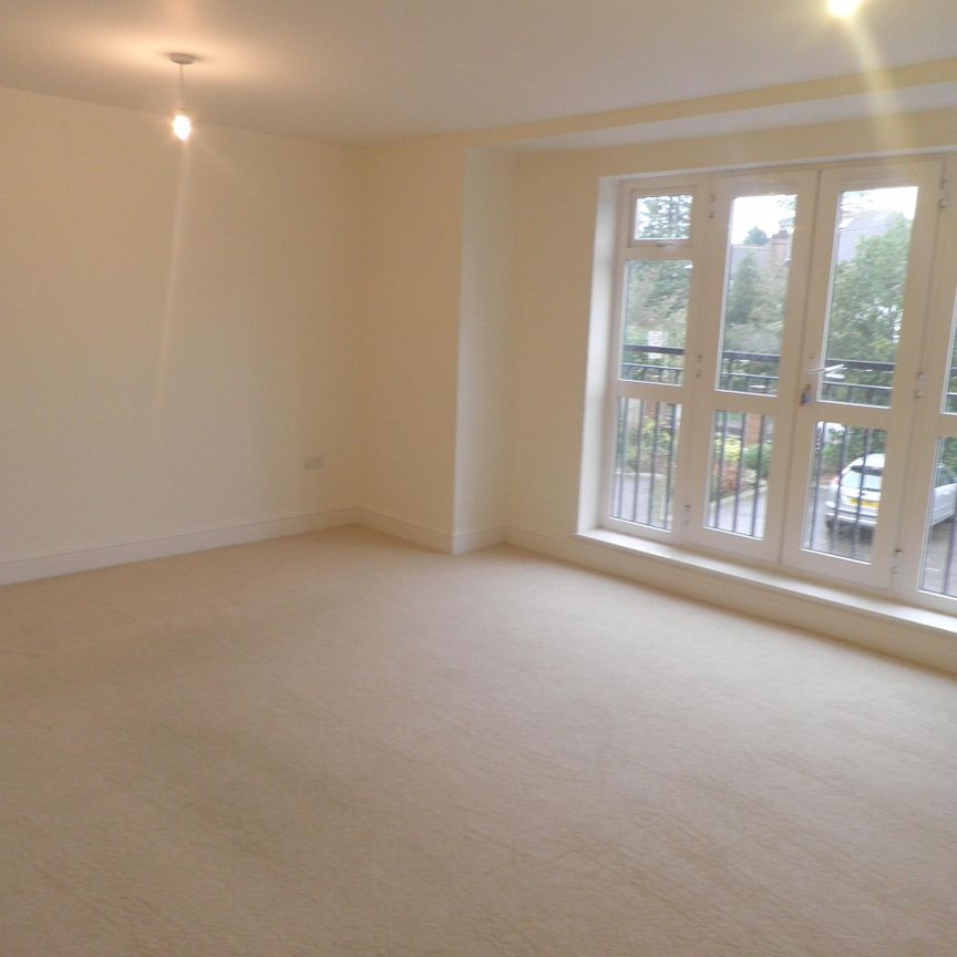 Shoppenhangers Road, Maidenhead - Photo 1