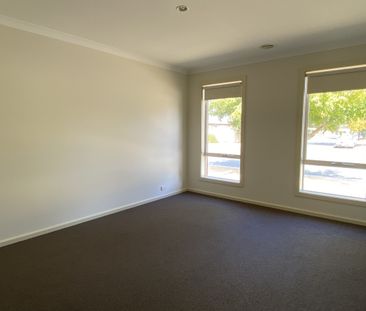 10 Yanchep Street, SHEPPARTON VIC 3630 - Photo 4