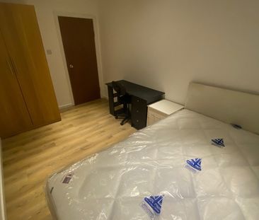 Room in a Shared Flat, Finch House, SE8 - Photo 5