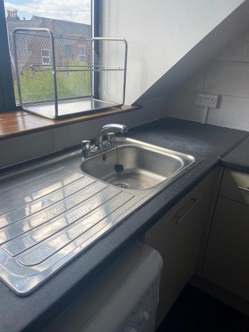 4 Bed Flat, Victor Court, NG7 - Photo 3
