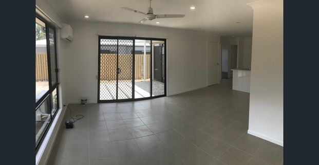 Lovely 3 Bedroom Duplex with Double Garage - Photo 1