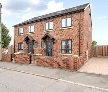 4 bedroom semi-detached house to rent - Photo 4