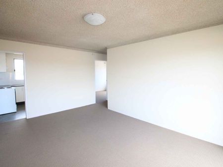 Suburban Hideaway! - Photo 4