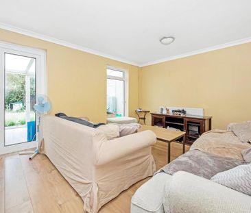 2 bedroom end of terrace house to rent - Photo 3