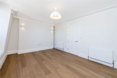 Recently refurbished to the highest standard, this split level apartment is superbly located a stone`s throw from Marylebone High St. - Photo 4