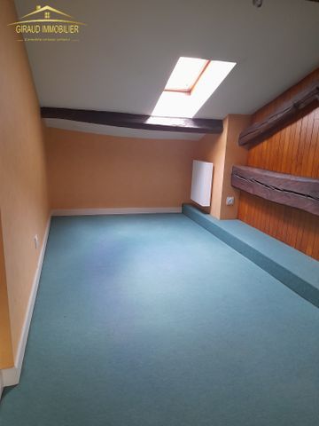 TRIPLEX CENTRE CHARLIEU 66.19 M2 - Photo 5