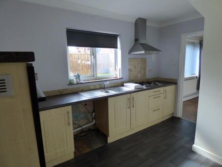 2 bedroom semi-detached house to rent - Photo 2