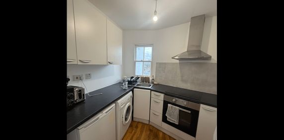 1 Bed Flat, Brixton Hill, SW2 - Photo 2