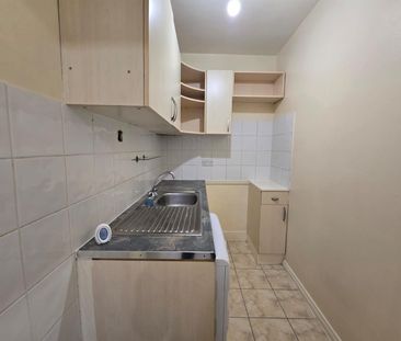 4 Bed Flat, Stockwell Road, SW9 - Photo 2