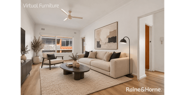 Sun-Drenched Apartment Offering Space & Privacy - Photo 1