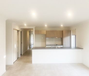 21 Venice Cres, Redbank QLD 4301 - House For Rent | Domain - Photo 6