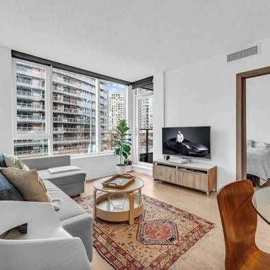 One pacific Yaletown 1 bed 1 den with AC and parking available Oct 1 - Photo 1