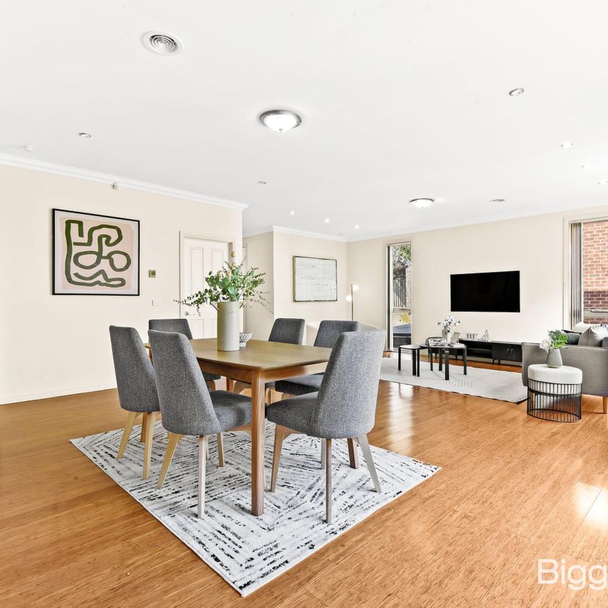 Modern Family Townhouse in a Prime Location - Walk to Schools, Parks & More - Photo 1