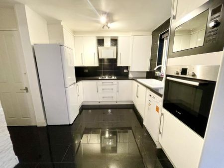 3 bedroom terraced house to rent - Photo 4