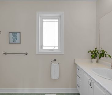 For Lease - 30 Taylor Court, Bradford West Gwillimbury, Ontario - Photo 6