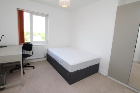 6 bedroom end of terrace house to rent - Photo 3