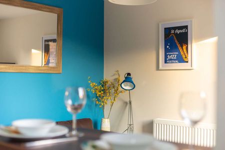 A quiet and calming residence, with well equipped rooms, a fabulous kitchen and patio garden area. - Photo 3