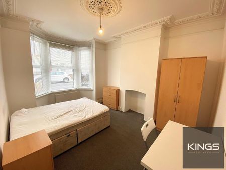 5 bedroom end of terrace house to rent - Photo 2