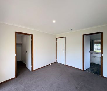 Family Home on Melrose Drive - Photo 3