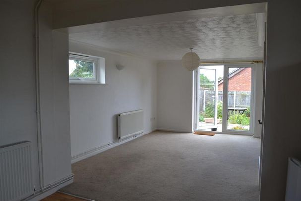 3 bedroom semi-detached bungalow to rent - Photo 1