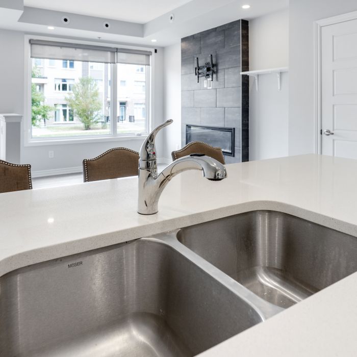 For Lease - 816 Mikinak Road, Manor Park - Cardinal Glen and Area, Ontario - Photo 1